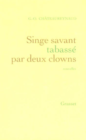 Singe savant tabassé par deux clowns