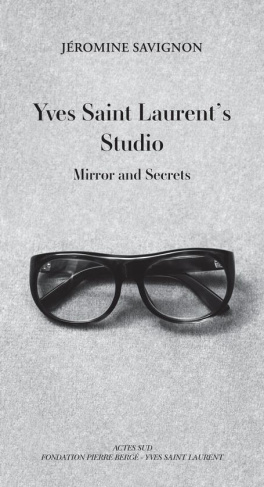 Dans le studio d'Yves Saint Laurent. Edition en anglais