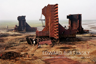 Edward Burtynsky. Mounds and voids: from human to global scale