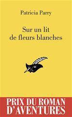 Sur un lit de fleurs blanches