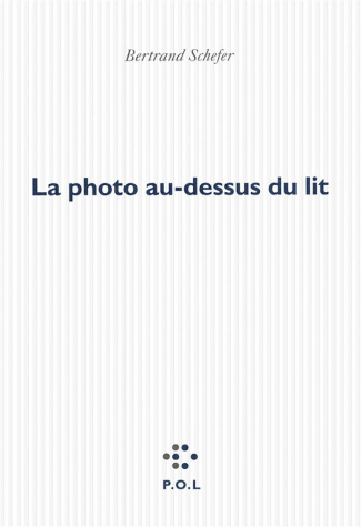 La photo au-dessus du lit