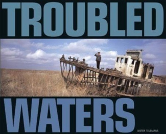 Troubled Waters. Edition en langue anglaise