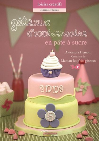 gateaux-d-anniversaire-en-pate-a-sucre-pour-feter-un-moment-inoubliable_0