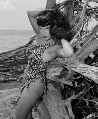 yeager-bunny-bettie-page-les-photos-legendaires_0