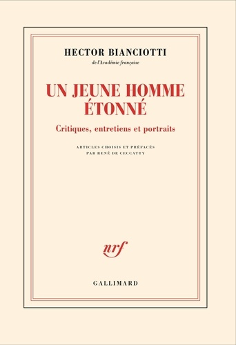 Un jeune homme étonné