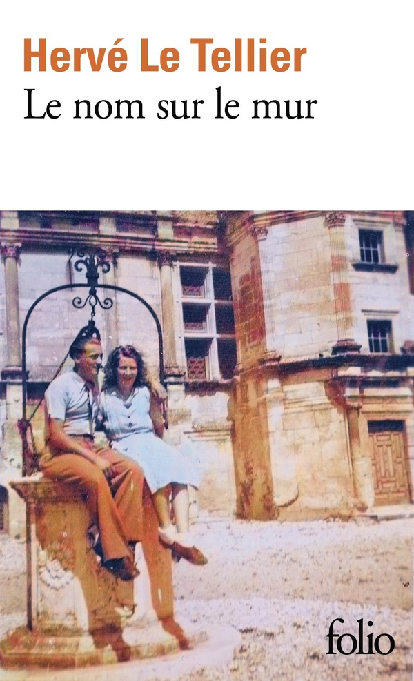 Le nom sur le mur
